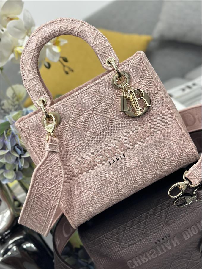 2025228Y620P211357319