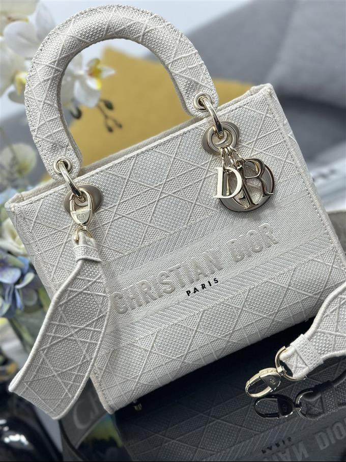 2025228Y620P21135736