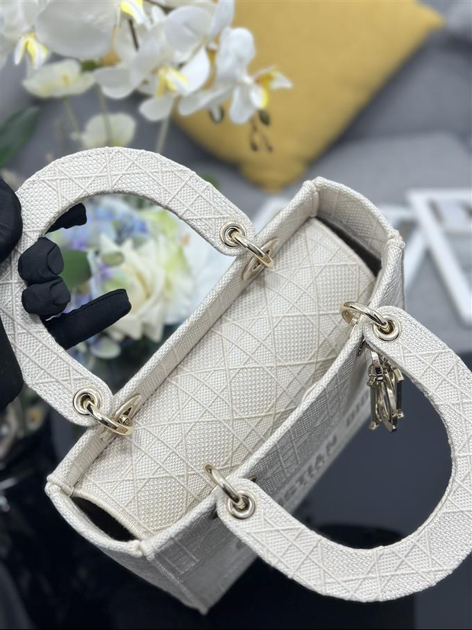 2025228Y620P21135767