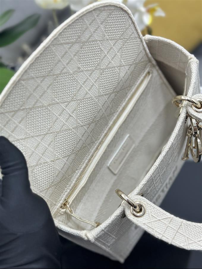 2025228Y620P21135783