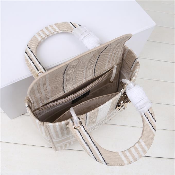 2025228Y650P205718213