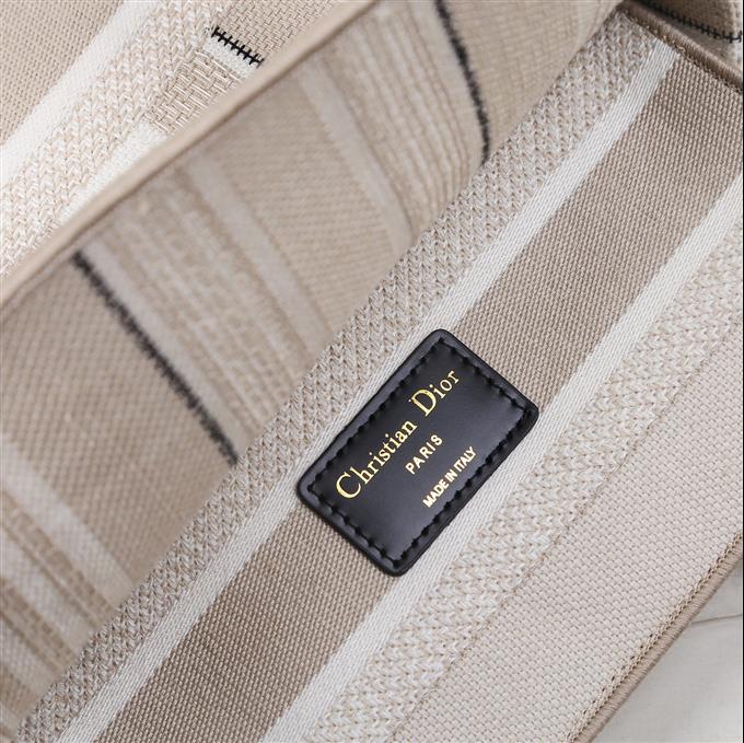 2025228Y650P205718229