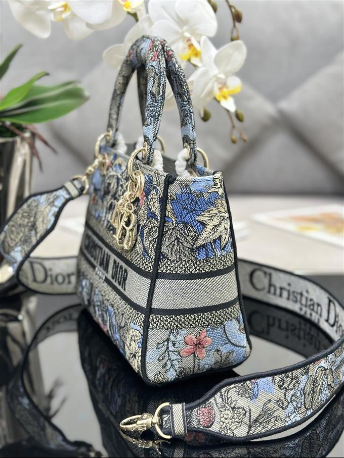 2025228Y650P205718560