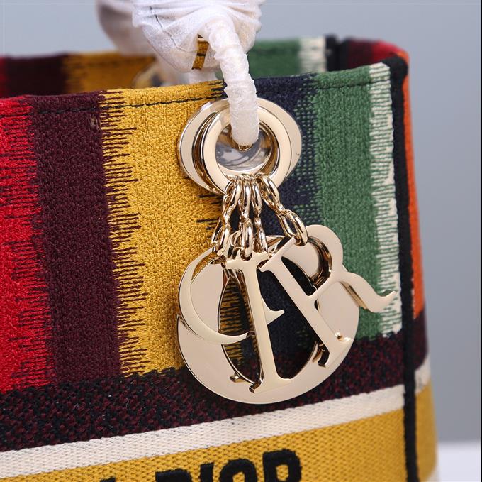 2025228Y650P20571887