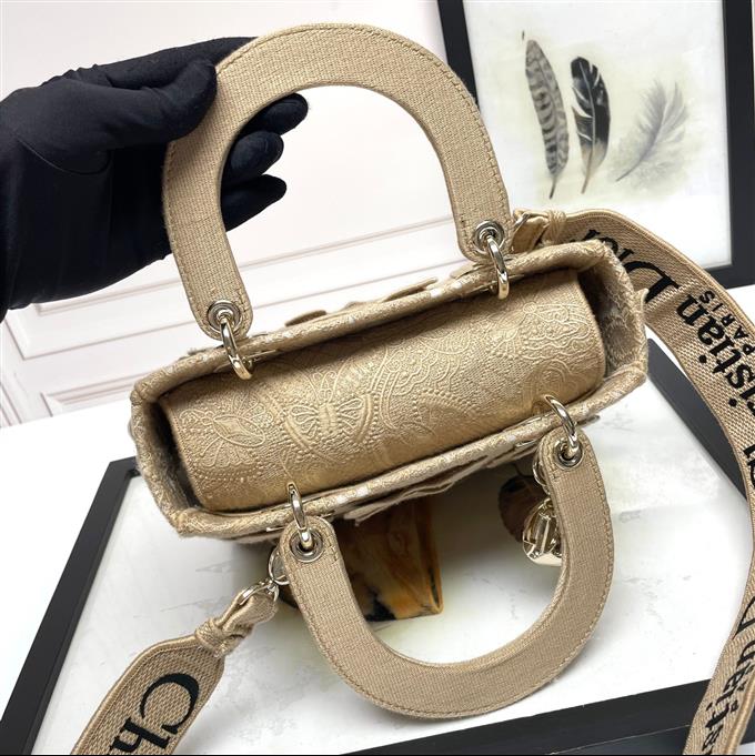 2025228Y650P211337804