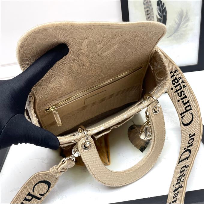 2025228Y650P211337819