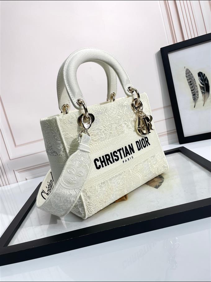 2025228Y650P211338320