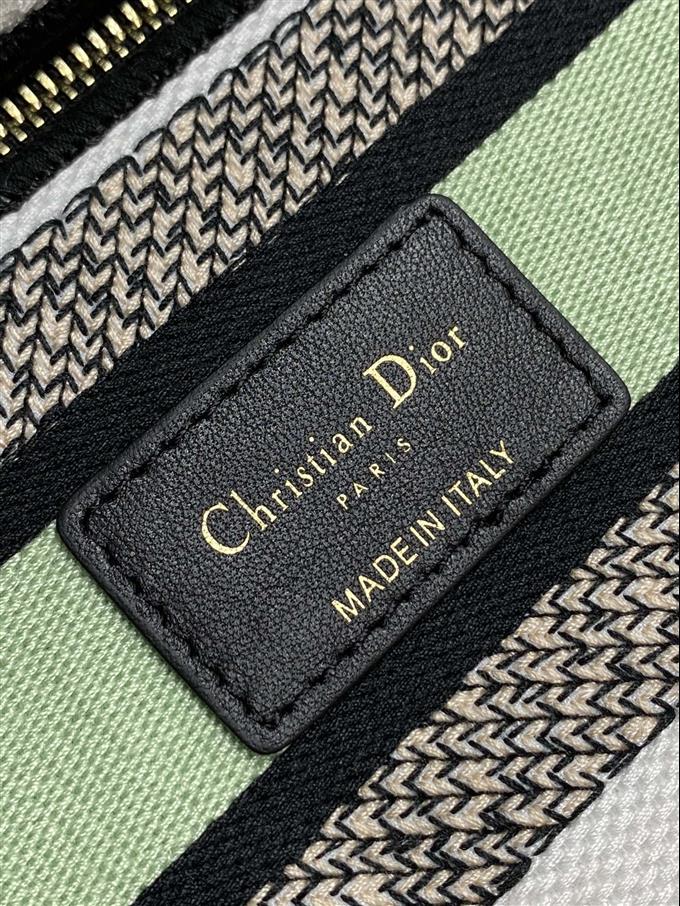 2025228Y650P211341677