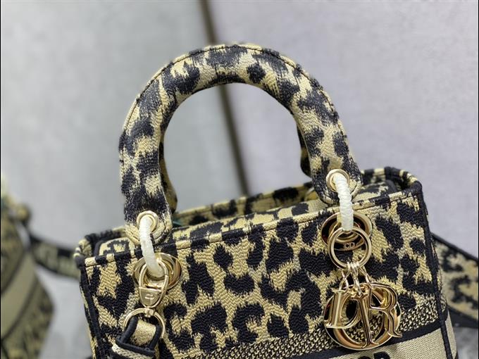 2025228Y650P211345807