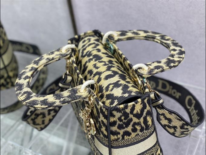 2025228Y650P211345855