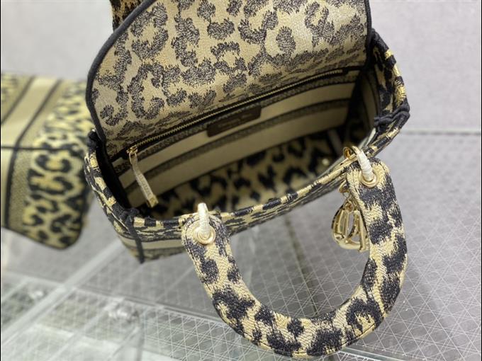 2025228Y650P211345887