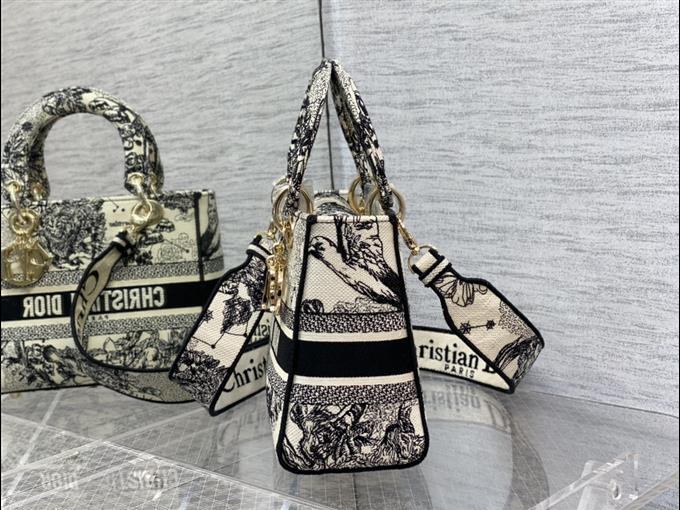 2025228Y650P211346702