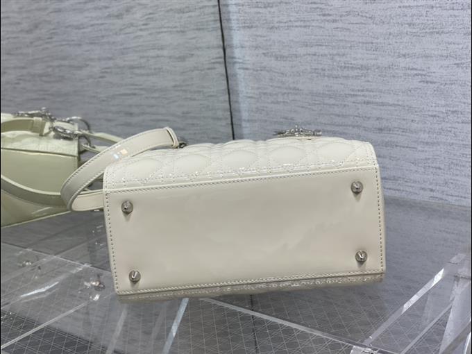 2025228Y700P205720732