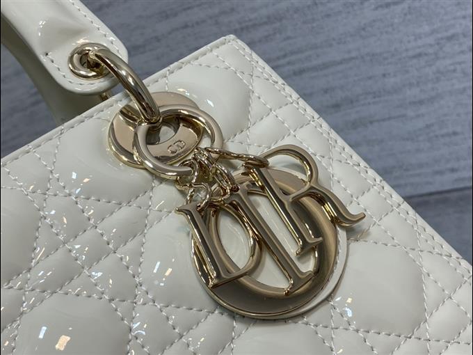 2025228Y700P205720811