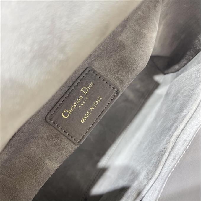 2025228Y700P205721977