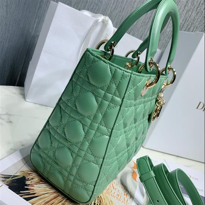 2025228Y700P205722166