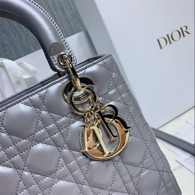 2025228Y700P20572224