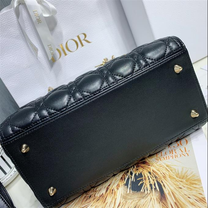 2025228Y700P205722340