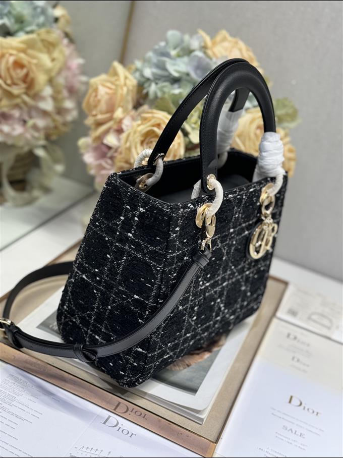 2025228Y700P205722543