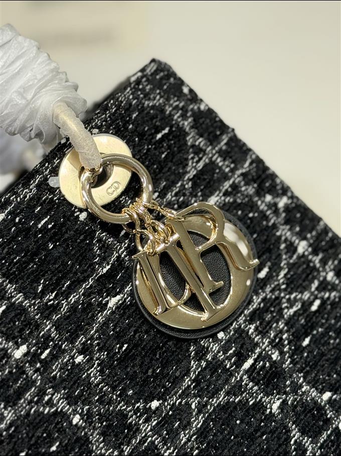 2025228Y700P205722591