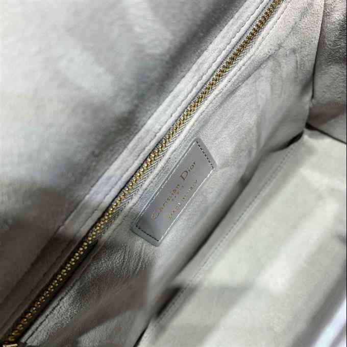 2025228Y700P20572286