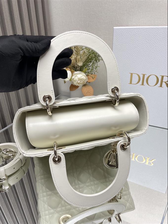 2025228Y700P211346980