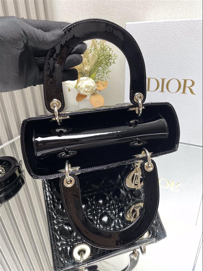 2025228Y700P211347717