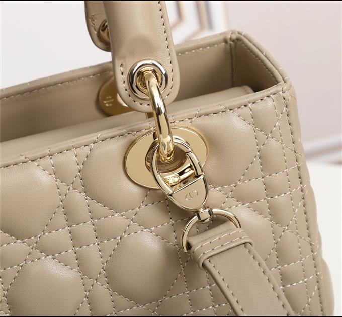 2025228Y700P211348678