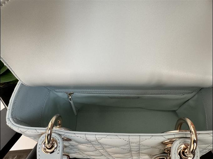 2025228Y700P211349131