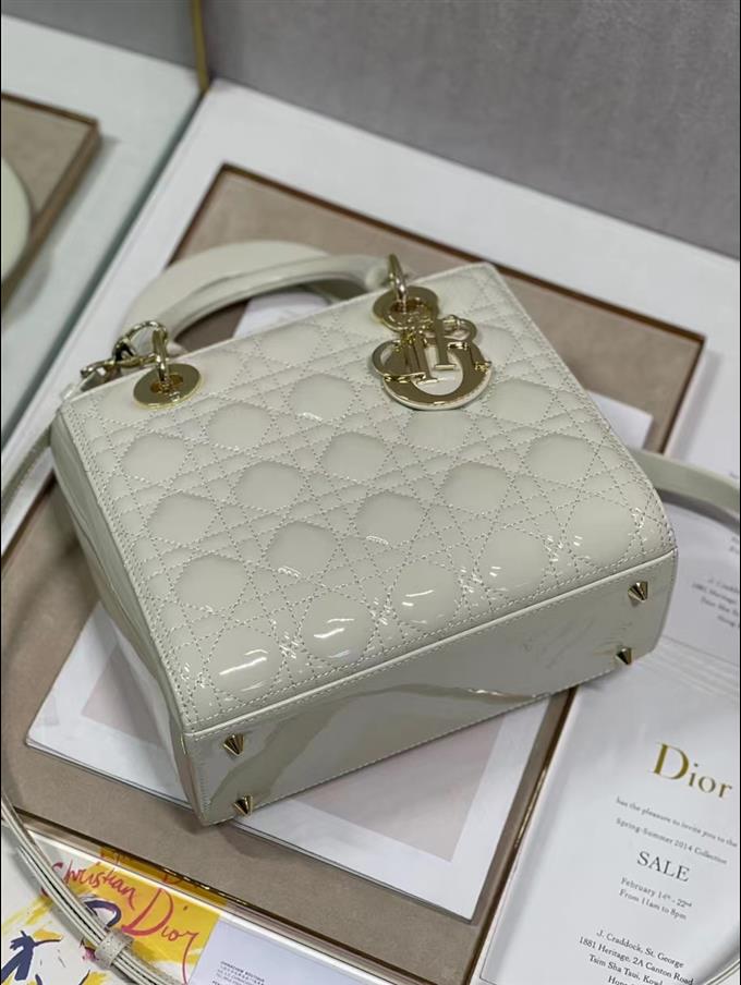 2025228Y700P211349195