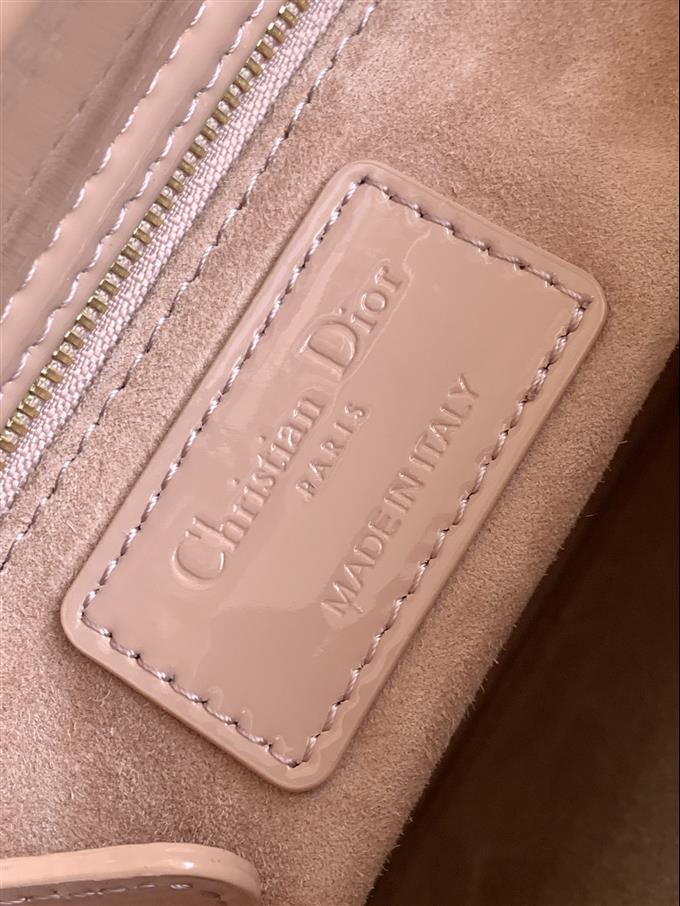 2025228Y700P211350785