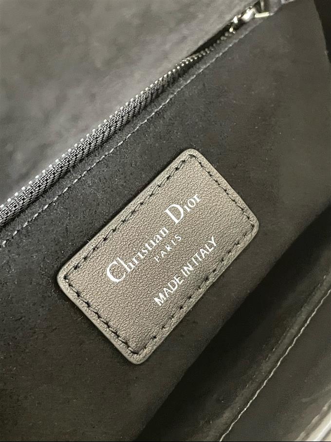 2025228Y700P211352185