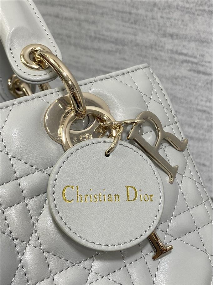 2025228Y700P211357445