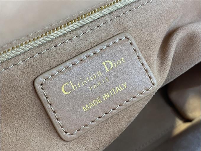 2025228Y700P211358371