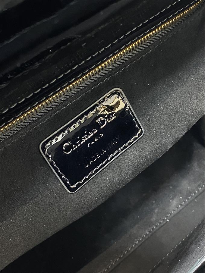 2025228Y700P212555704