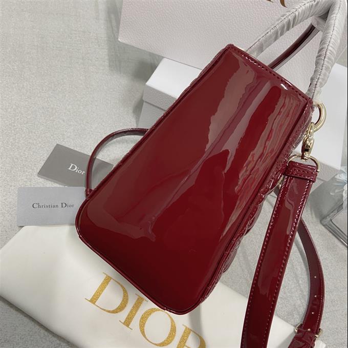 2025228Y700P221320371