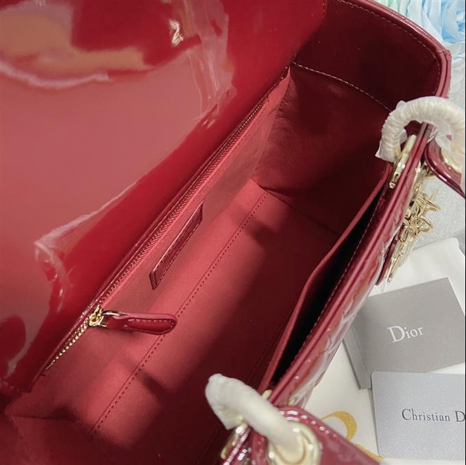 2025228Y700P221320401