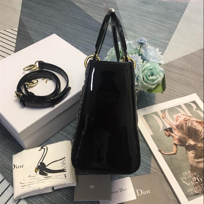 2025228Y700P221320748