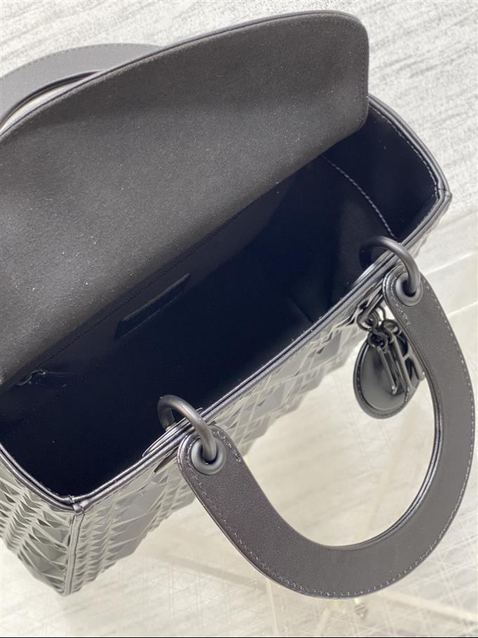 2025228Y700P221321665