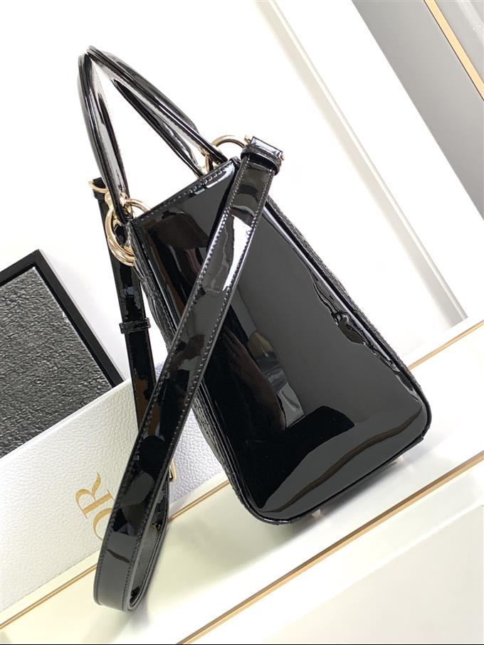 2025228Y700P222254977