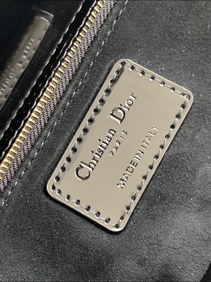 2025228Y700P22225587