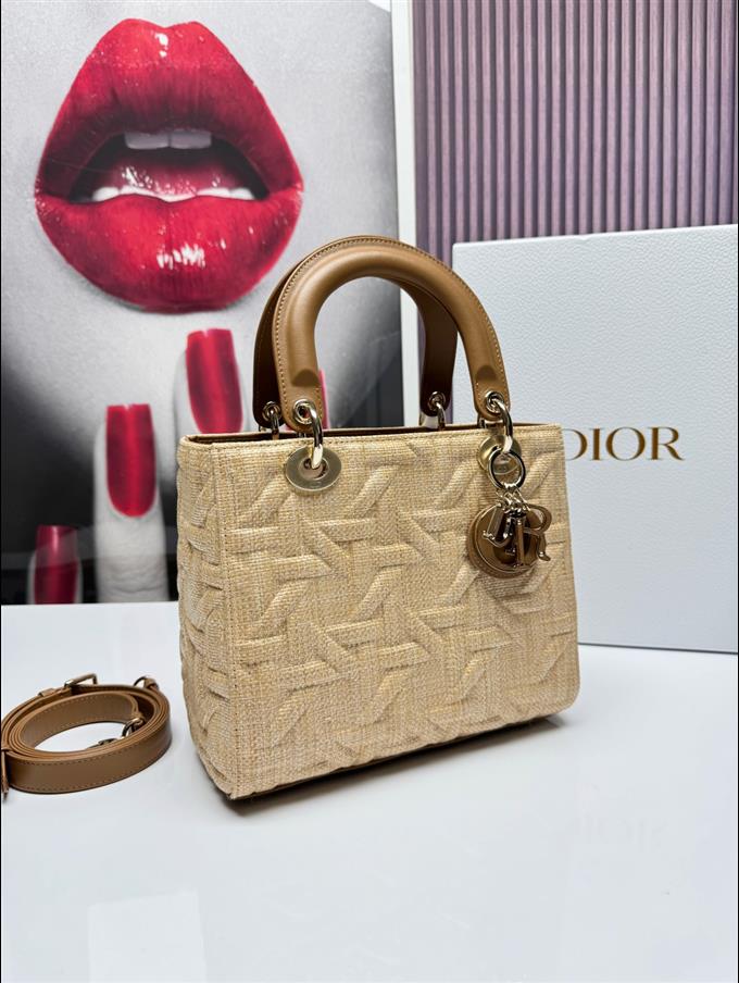 2025228Y720P211352217