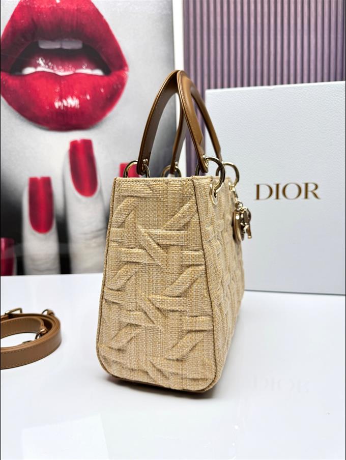 2025228Y720P211352232