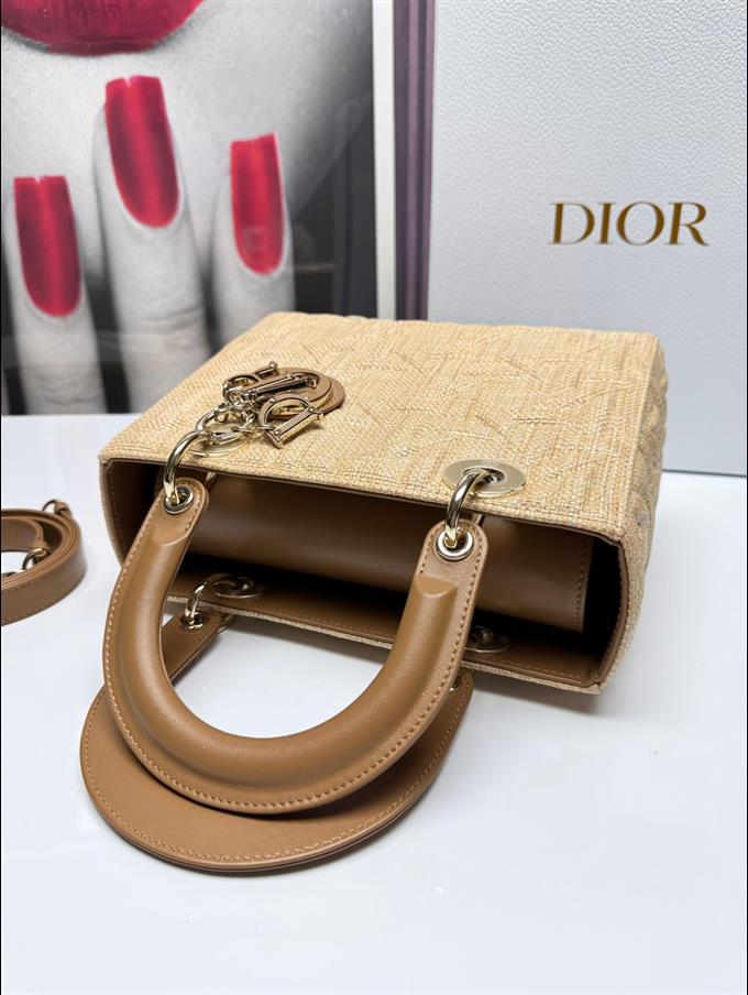 2025228Y720P211352296