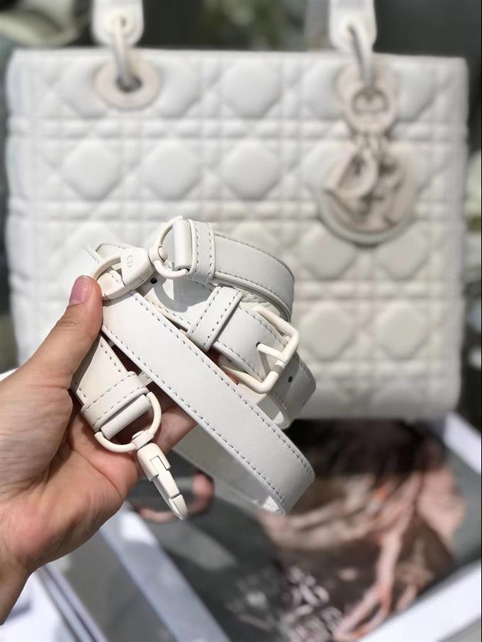 2025228Y750P211352685