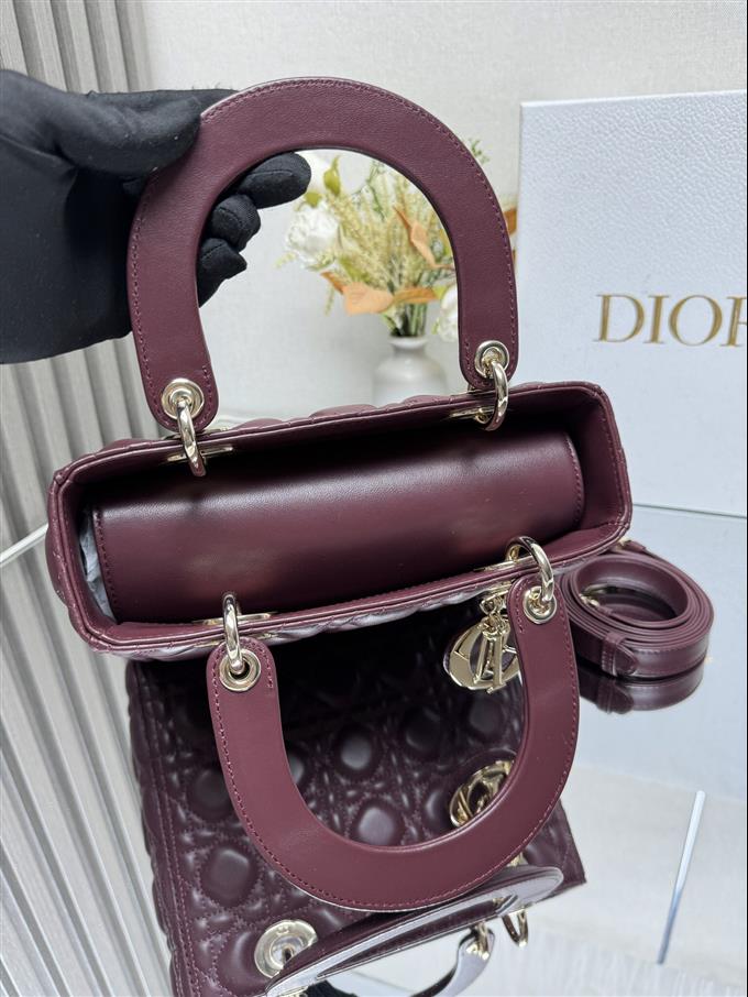 2025228Y750P211359177