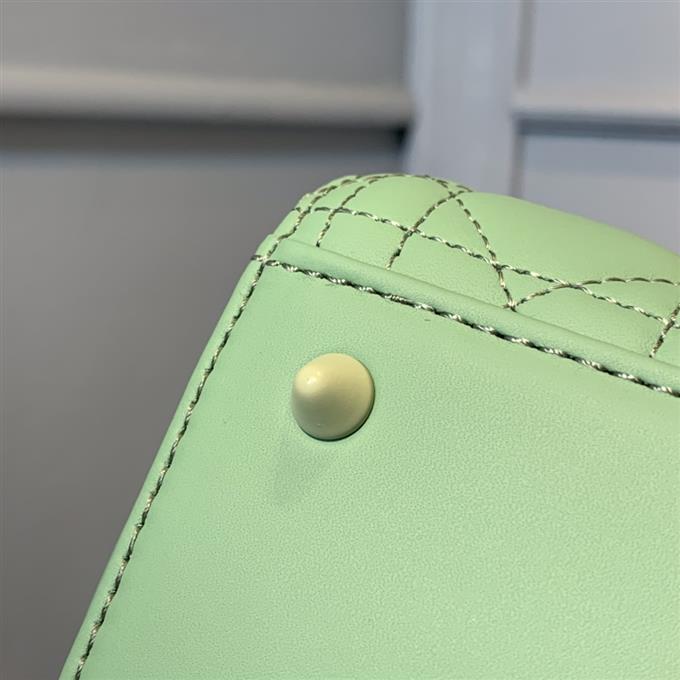 2025228Y750P222255880