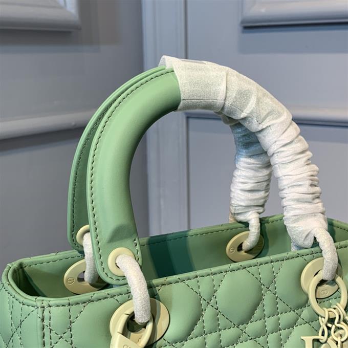 2025228Y750P222255896