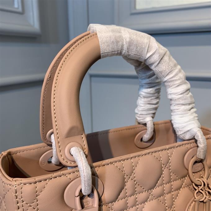 2025228Y750P222256179