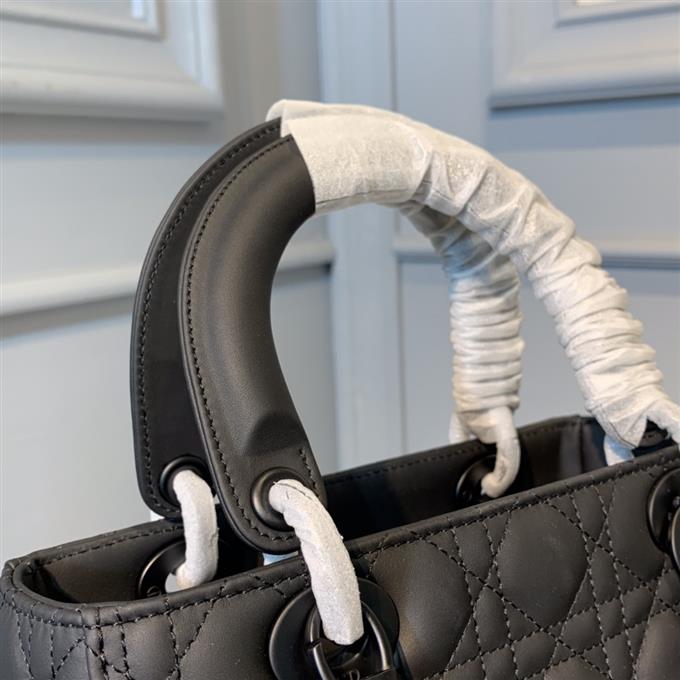 2025228Y750P222256306